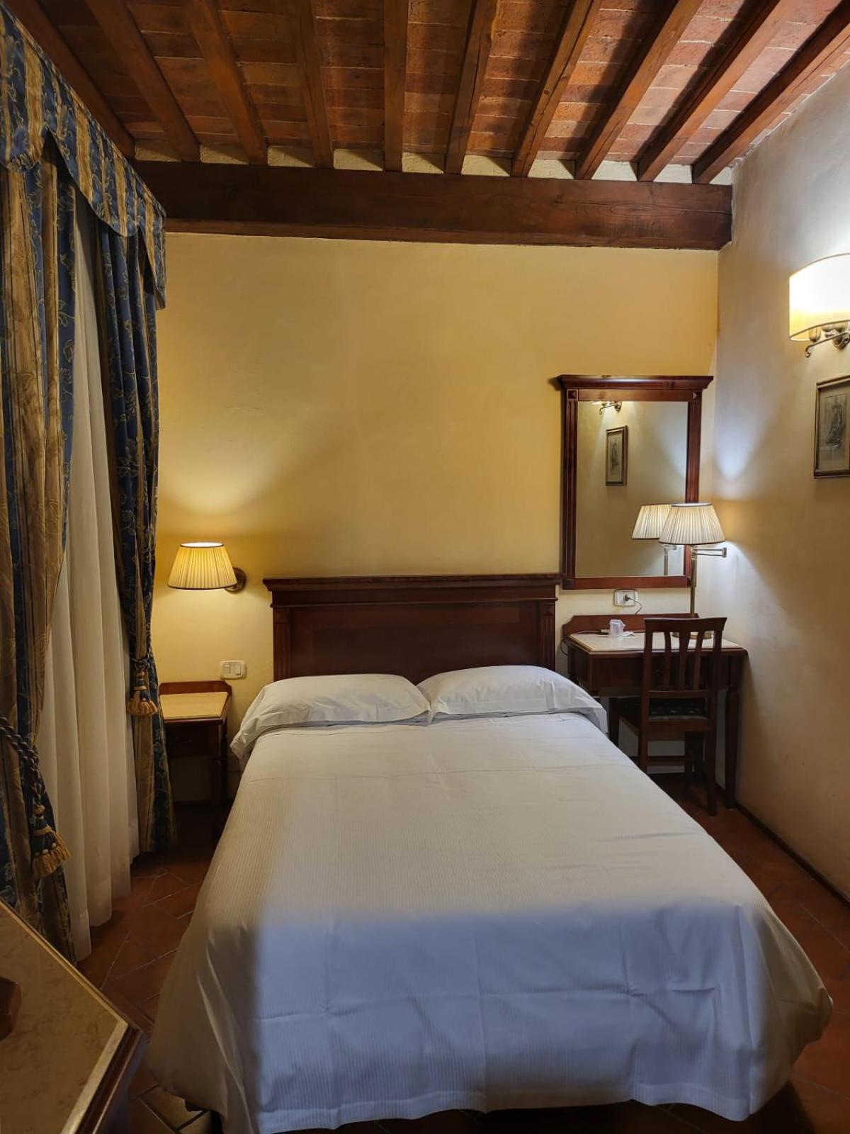 Hotel Logge Dei Mercanti Monte San Savino Exterior photo