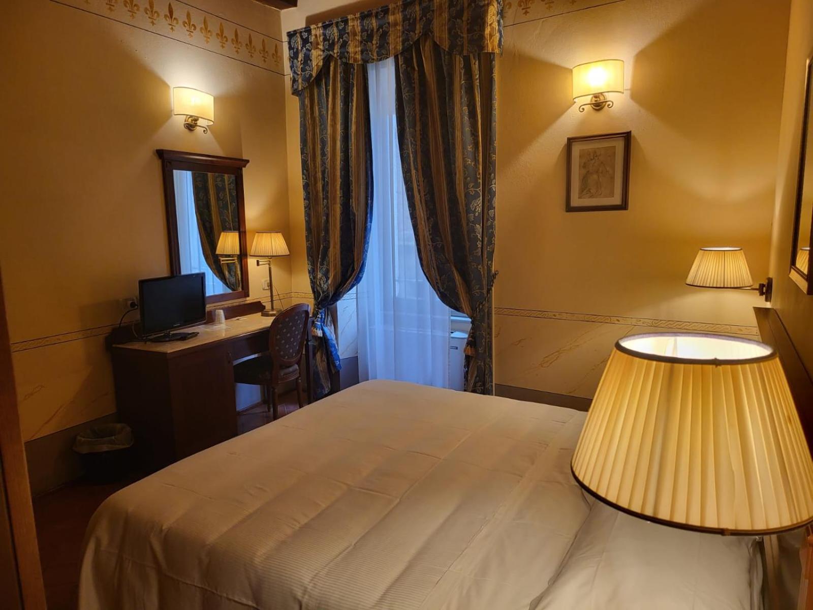 Hotel Logge Dei Mercanti Monte San Savino Exterior photo