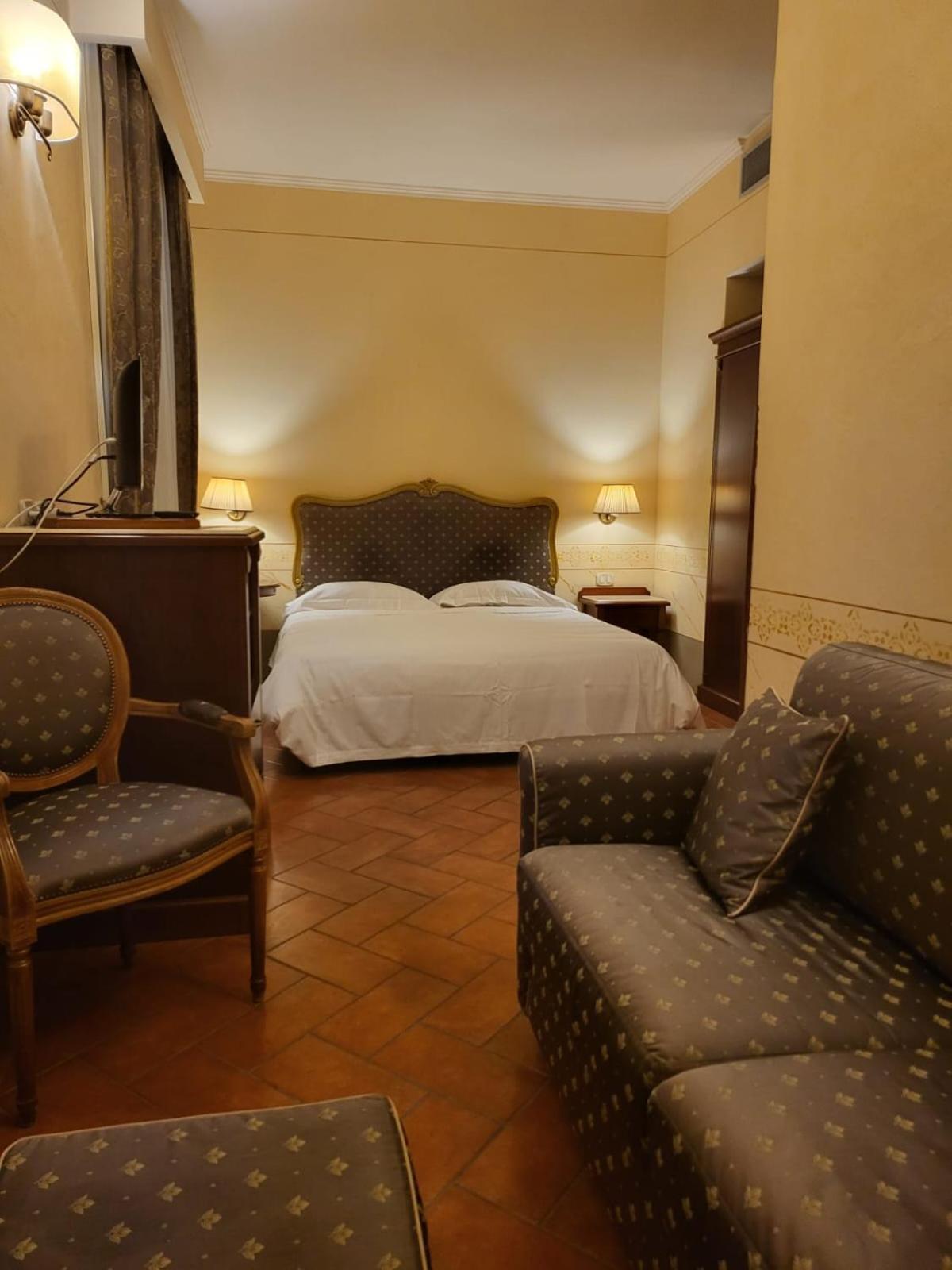Hotel Logge Dei Mercanti Monte San Savino Exterior photo